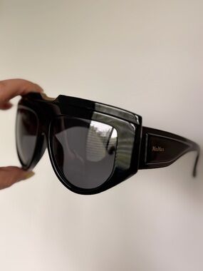 Max Mara Black OversizedSunglasses